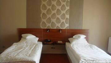 Фото номера Двухместный номер с 2 отдельными кроватями Отель Hotel Rydzewski г. Элк 6