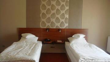 Фото номера Двухместный номер с 2 отдельными кроватями Отель Hotel Rydzewski г. Элк 13