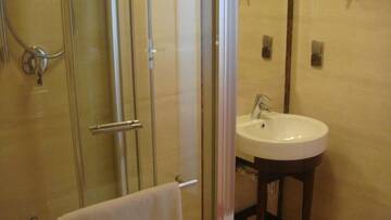 Фото номера Двухместный номер с 2 отдельными кроватями Отель Hotel Rydzewski г. Элк 14