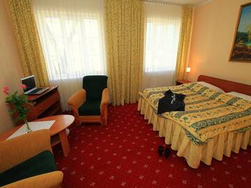Фото номера Двухместный номер эконом-класса с 2 отдельными кроватями Отель Hotel Rydzewski г. Элк 2